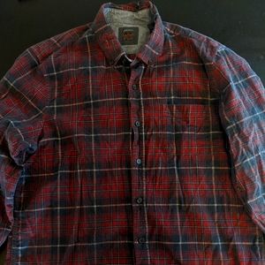 Men's long sleeve plaid flannel button down shirt, size Large